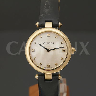 구찌 금장도금 가죽줄 시계(141.4)